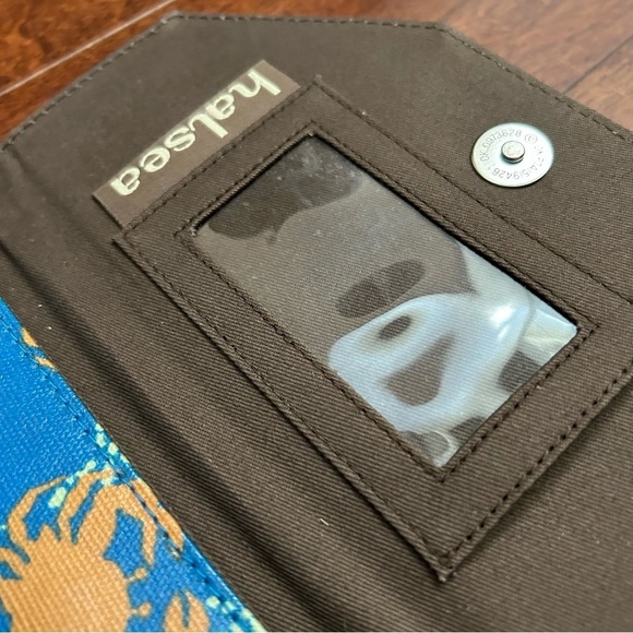 Halsea Blue and Orange Crab Pattern Clutch - Picture 6 of 16